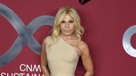 donatella versace ascensore|Donatella Versace bloccata in ascensore, momenti di panico.